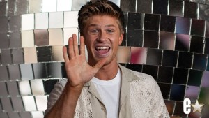 Robert Irwin smiling and waving