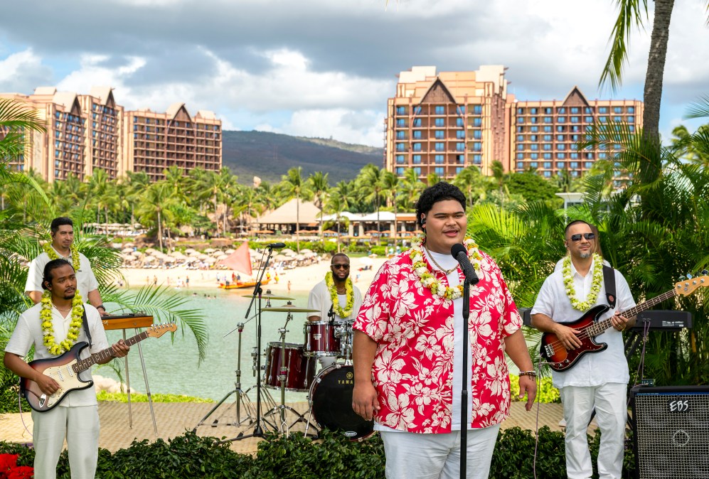 40TH ANNIVERSARY DISNEY PARKS MAGICAL CHRISTMAS DAY PARADE