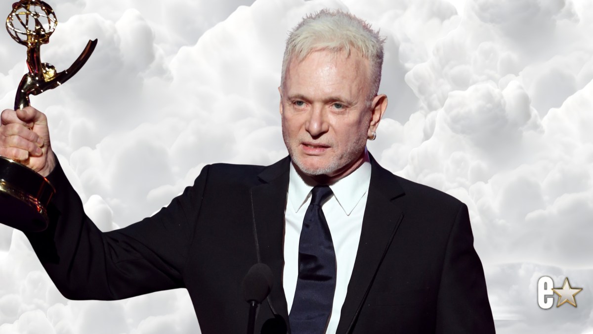 Anthony Geary accepting an award