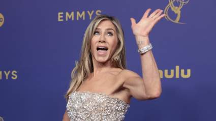 SEE: Jennifer Aniston, 56, Slays a Bikini in New Video