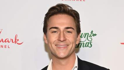 Hallmark Hunk Gushes Over Hunter King’s Talent and On-Screen Chemistry