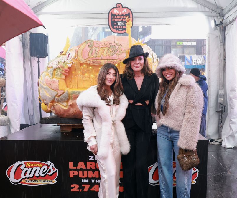 Gia Giudice, LuAnn de Lesseps, Dolores Catania, chicken