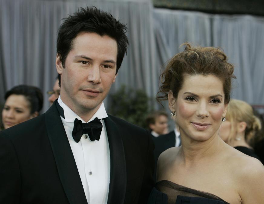 Keanu Reeves ad Sandra Bullock pose for photos