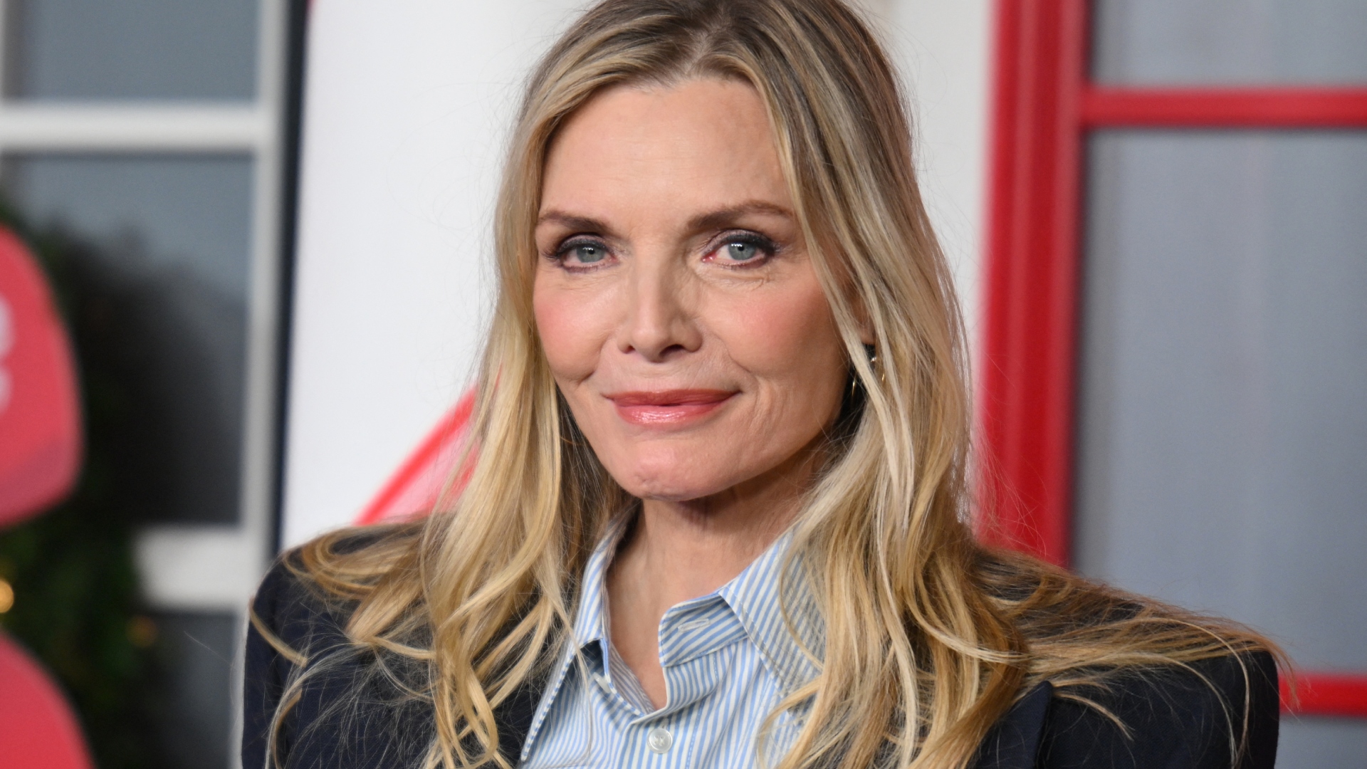 Michelle Pfeiffer poses for photo at an event