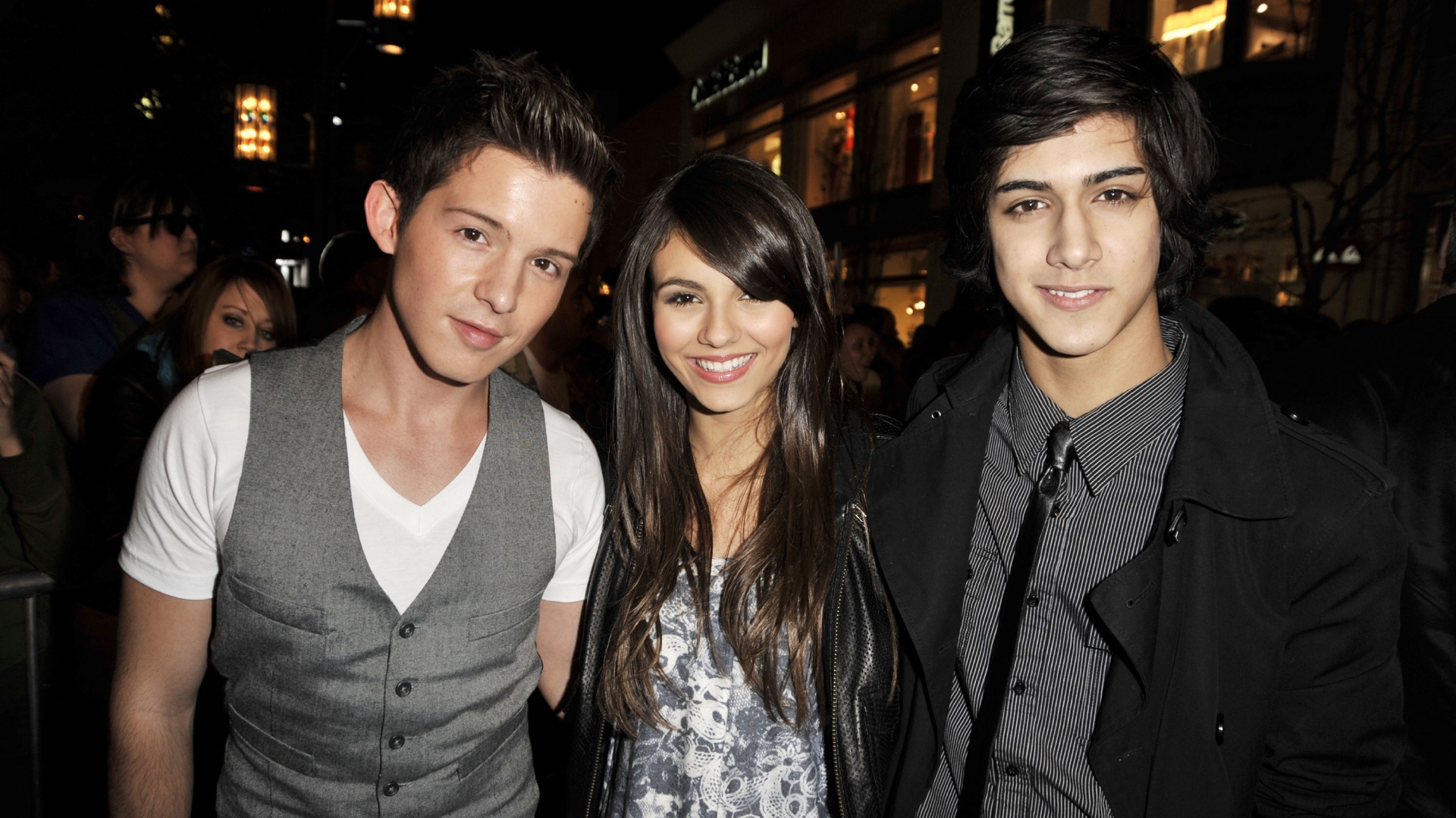 Simon Curtis, Victoria Justice and Avan Jogia pose for a photo
