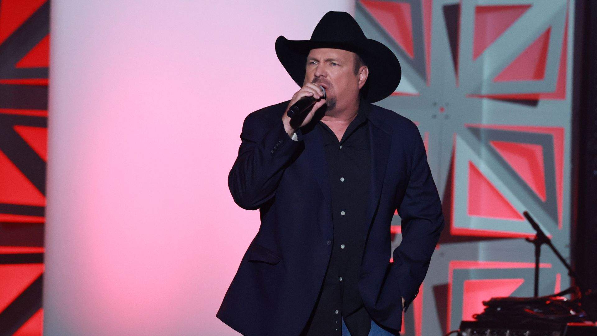 Garth Brooks Hints He Might Be Closing a Chapter