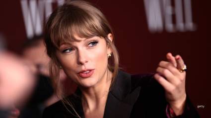Taylor Swift Struts in NYC, Wearing Chic $16,000 Outfit