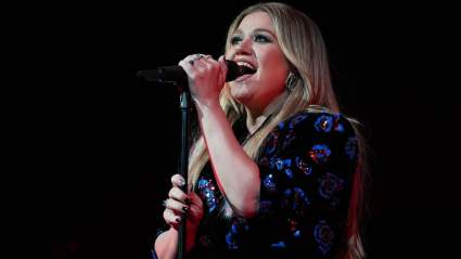 Kelly Clarkson Among Stars Whose Houston Rodeo Tickets Sold Out in First 30 Minutes