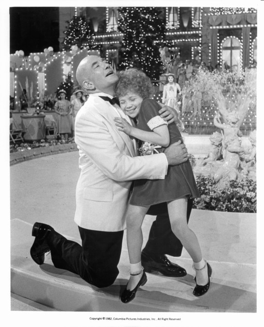 Albert Finney And Aileen Quinn In 'Annie'