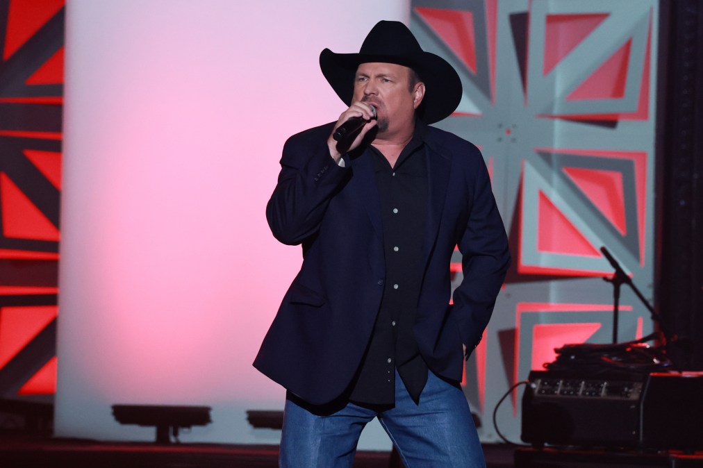 Garth Brooks singing onstage