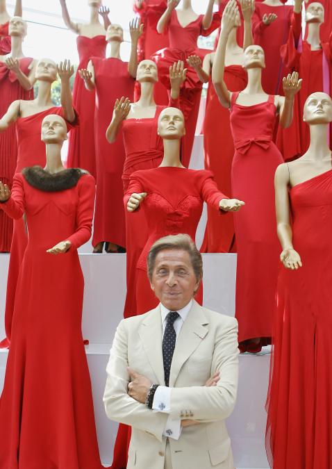 Rome, ITALY: Fashion designer Valentino poses at the opening of his exhibition, at the Ara Pacis museum in Rome 06 July 2007. 