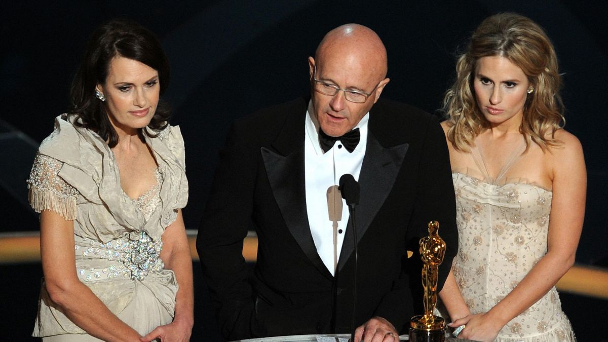 Late actor Heath Ledger's family, mother Sally (L), father Kim (C) and sister Kate give their acceptance speech at the 81st Academy Awards at the Kodak Theater in Hollywood, California on February 22, 2009. Ledger won the Best Supporting Actor Oscar