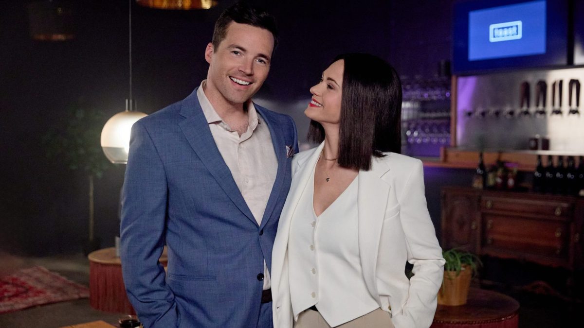 Ian Harding and Lyndsy Fonseca