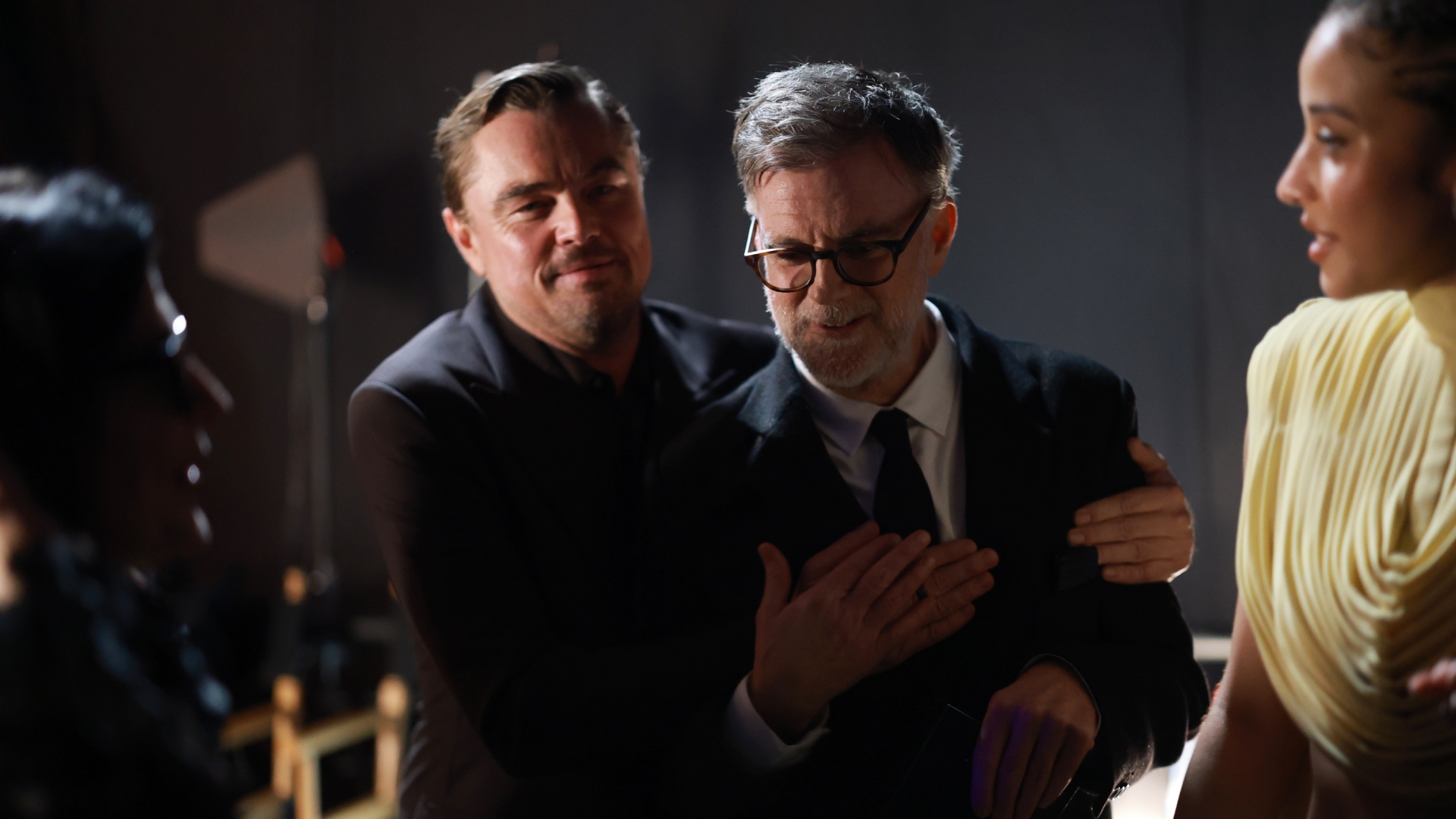 Leonardo DiCaprio embracing Paul Thomas Anderson