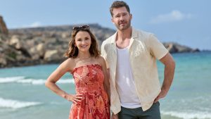 Luke Macfarlane and Rachael Leigh Cook