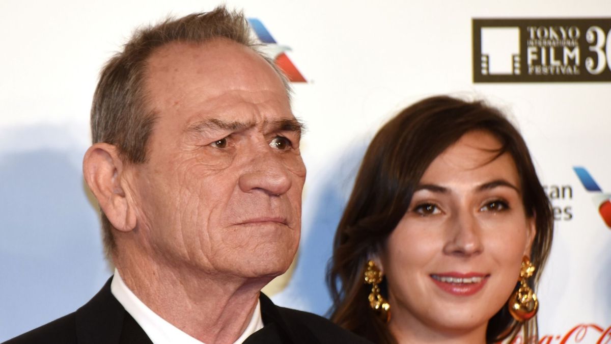 Tommy Lee Jones, Victoria Jones