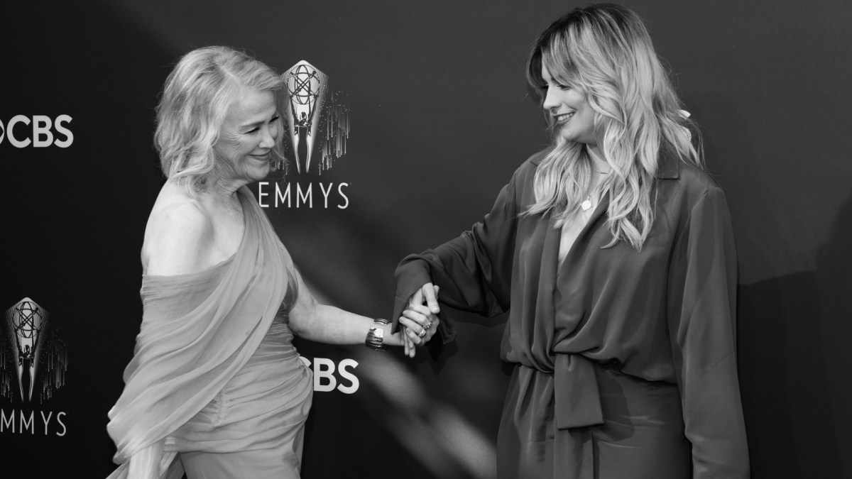 Catherine O'Hara and Annie Murphy attend the Emmys