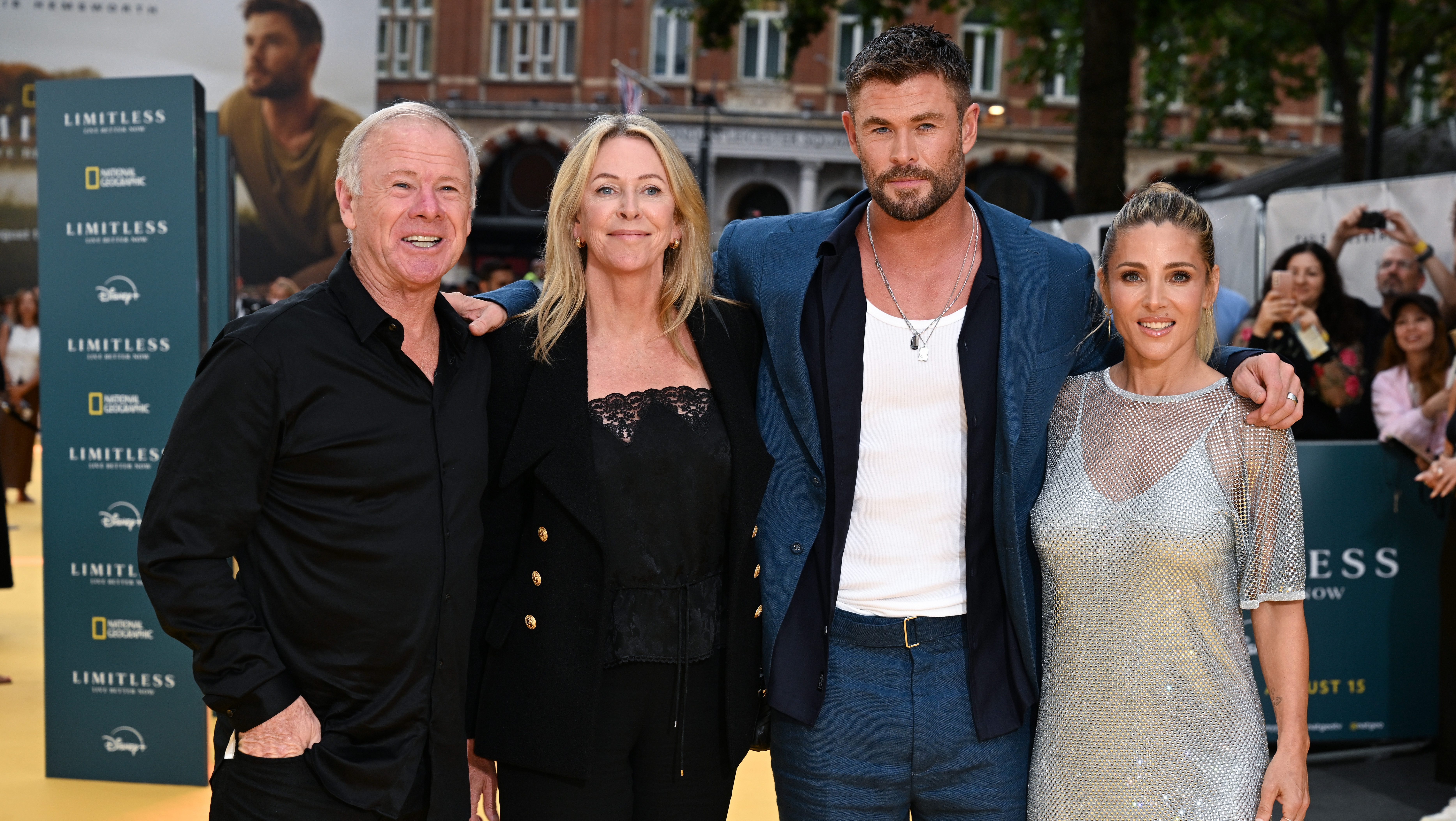 chris hemsworth dad