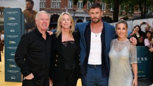 chris hemsworth dad