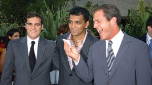 Joaquin Phoenix, M. Night Shyamalan, and Mel Gibson at the "Signs" premiere in 2002.