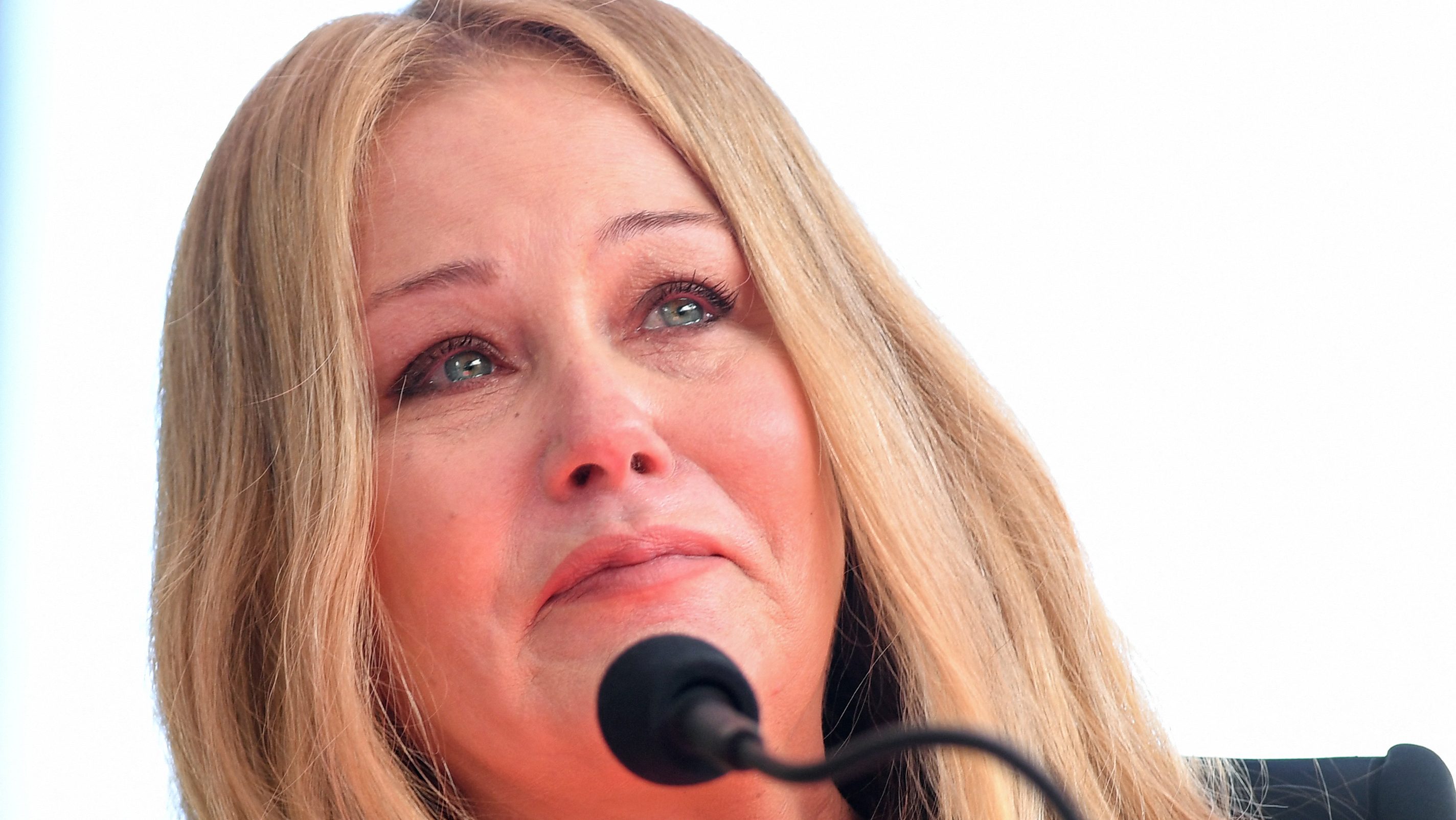 Christina Applegate Says 2 Big-Name Stars Sacrificed Part of Their Salaries to Support Her