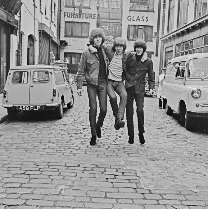 John Maus (John Walker), Scott Engel (Scott Walker) Gary Leeds (Gary Walker) walking