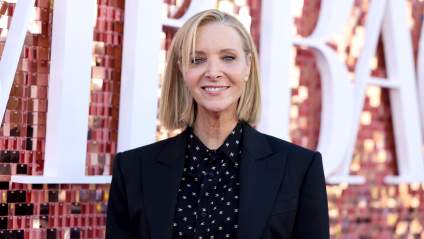 “Friends” Star Lisa Kudrow Finally Decides: Team Ross or Team Rachel?