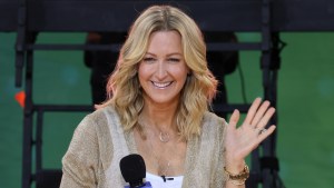 Lara Spencer smiling onstage and waving