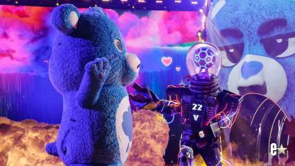 U.S. Soccer Legend Unmasked as High Voltage on ‘The Masked Singer’