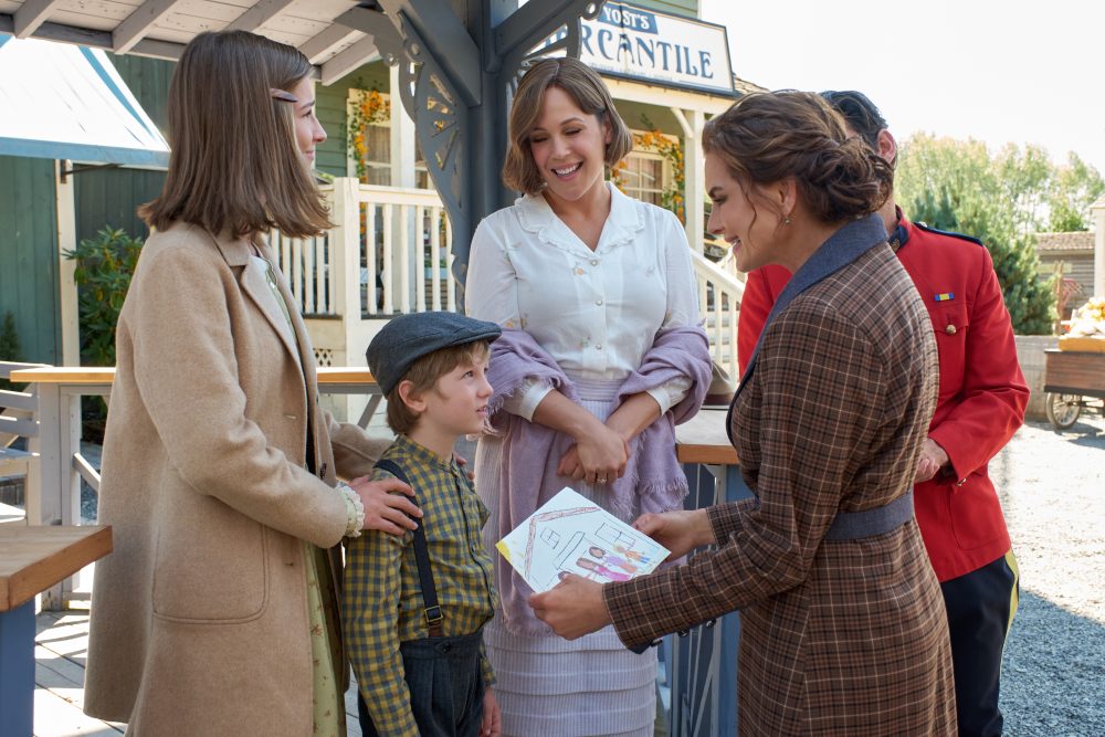 Jaeda Lily Miller, Hyland Goodrich, Erin Krakow, and Brooke Shields