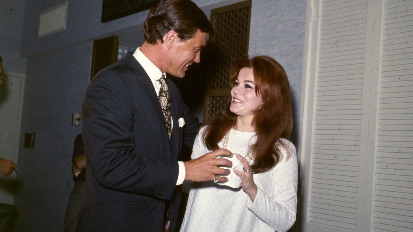 Ann-Margret marries actor Roger Smith