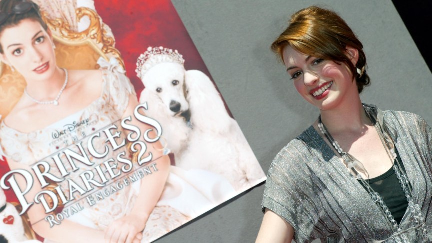 Anne Hathaway smiles at The Princess Diaries 2: Royal Engagement premiere