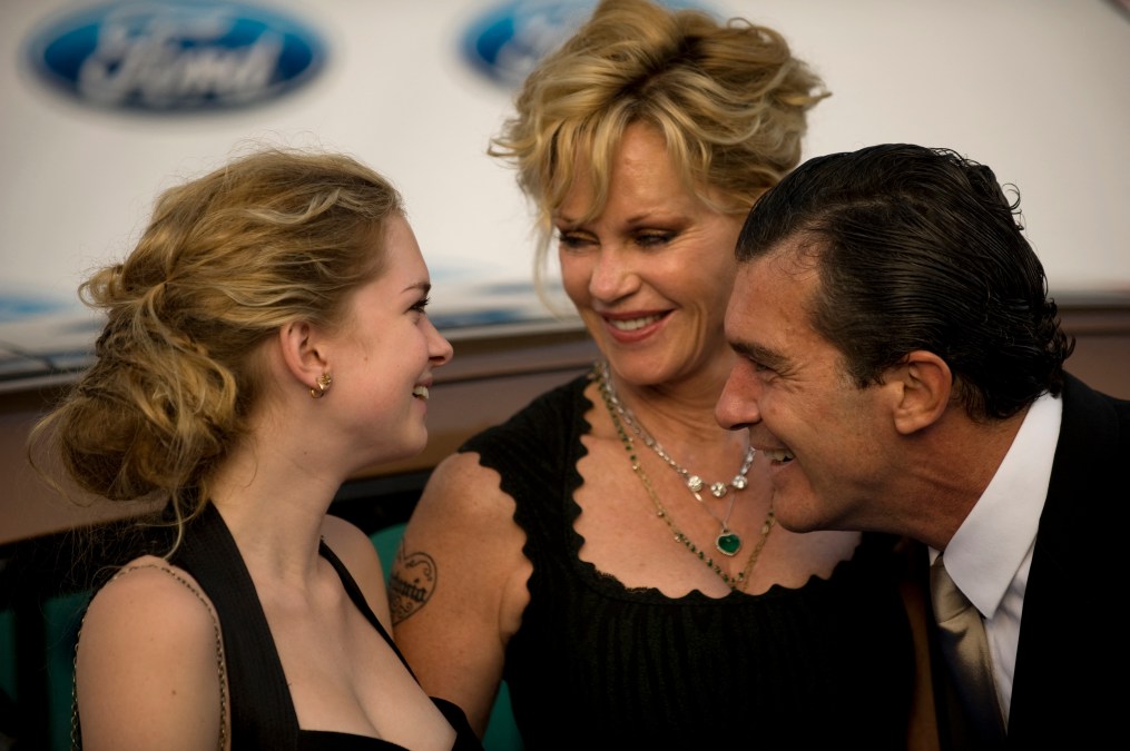 Spanish actor Antonio Banderas (R), his wife American actress Melanie Griffith (C) and their daughter Stella del Carmen (L)