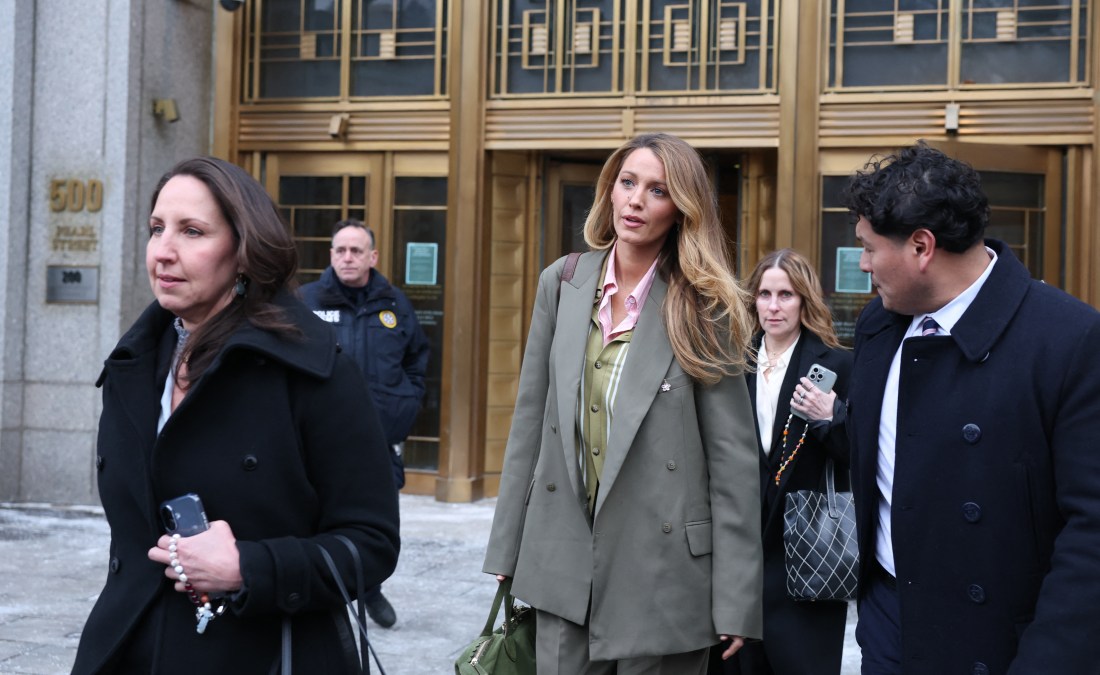 US actress Blake Lively and her lawyer Esra Hudson (L).