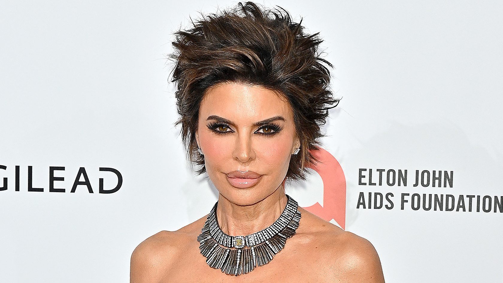 Lisa Rinna attends Elton John AIDS Foundation event on red carpet