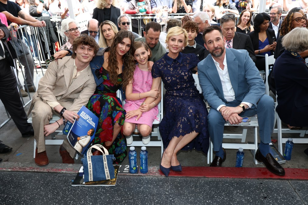 Noah Wyle and family