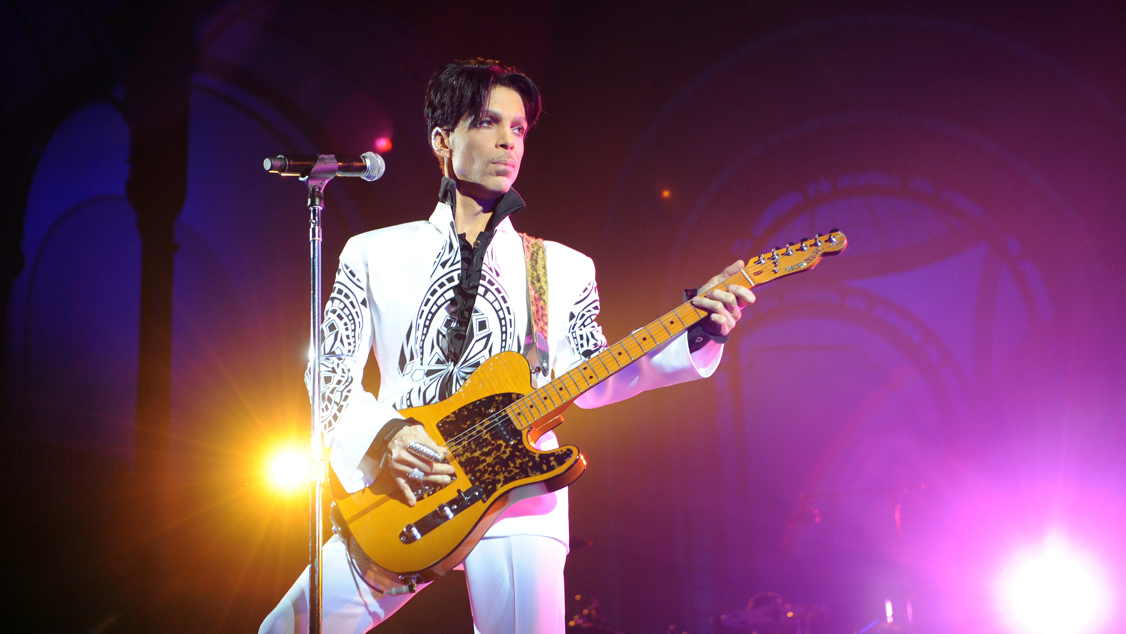 US singer Prince performs on October 11, 2009 at the Grand Palais in Paris.
