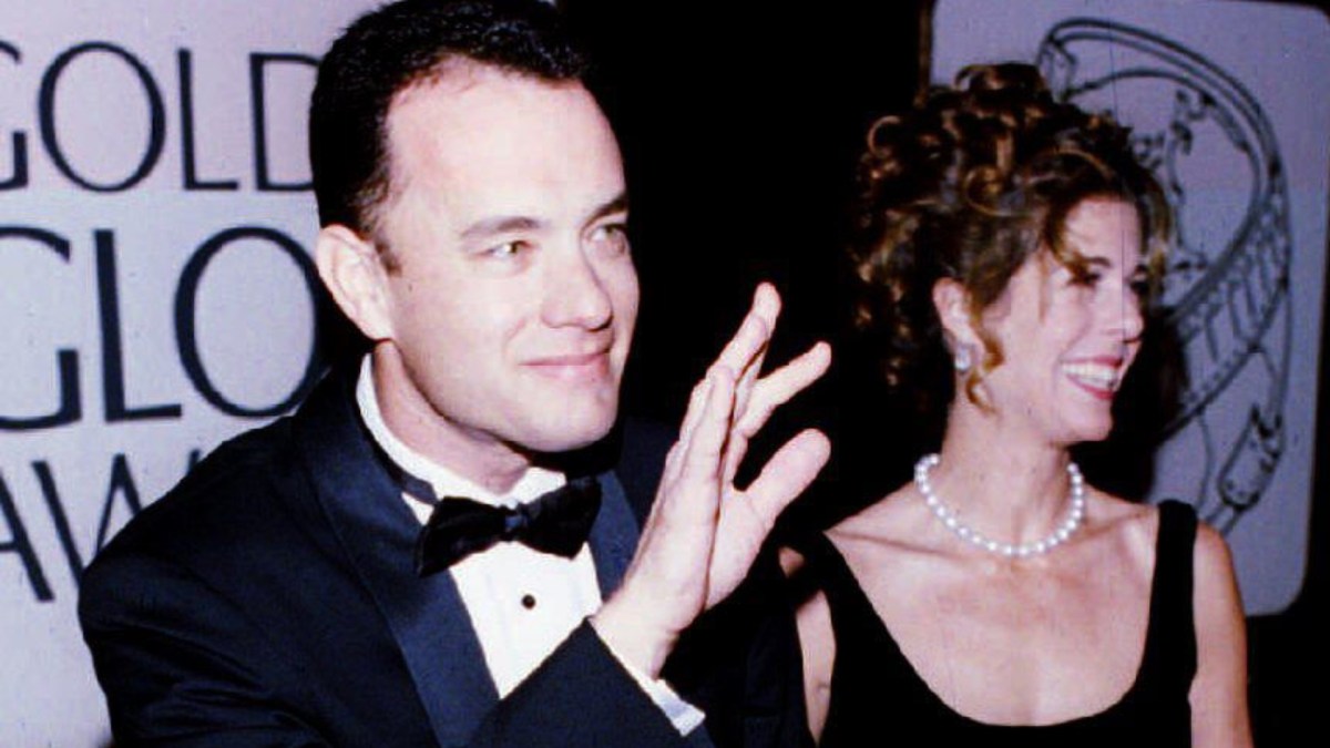 Young Tom Hanks and Rita Wilson smile at event