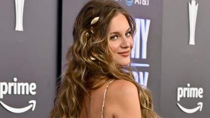 Kelsea Ballerini Sweetly Stops for Fans Going Wild as She Arrives at the ACM Awards: VIDEO
