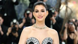 Anne Hathaway at the 2026 Met Gala.