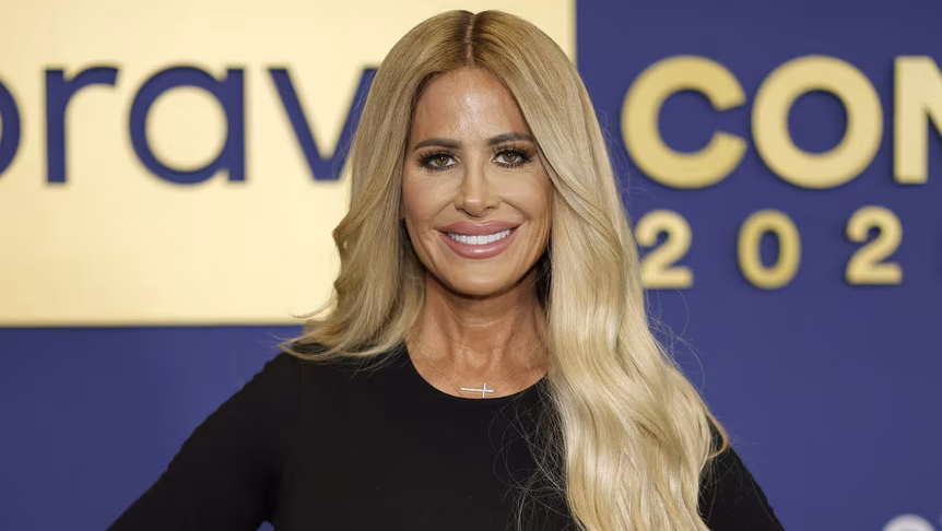 Kim Zolciak poses at BravoCon in a black outfit