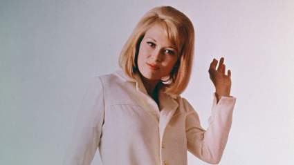 Faye Dunaway, 85, Makes Ultra-Rare Public Appearance After Two Years Away