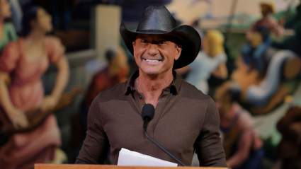 Tim McGraw Shows Off Shredded Physique in Shirtless Photo With Brothers