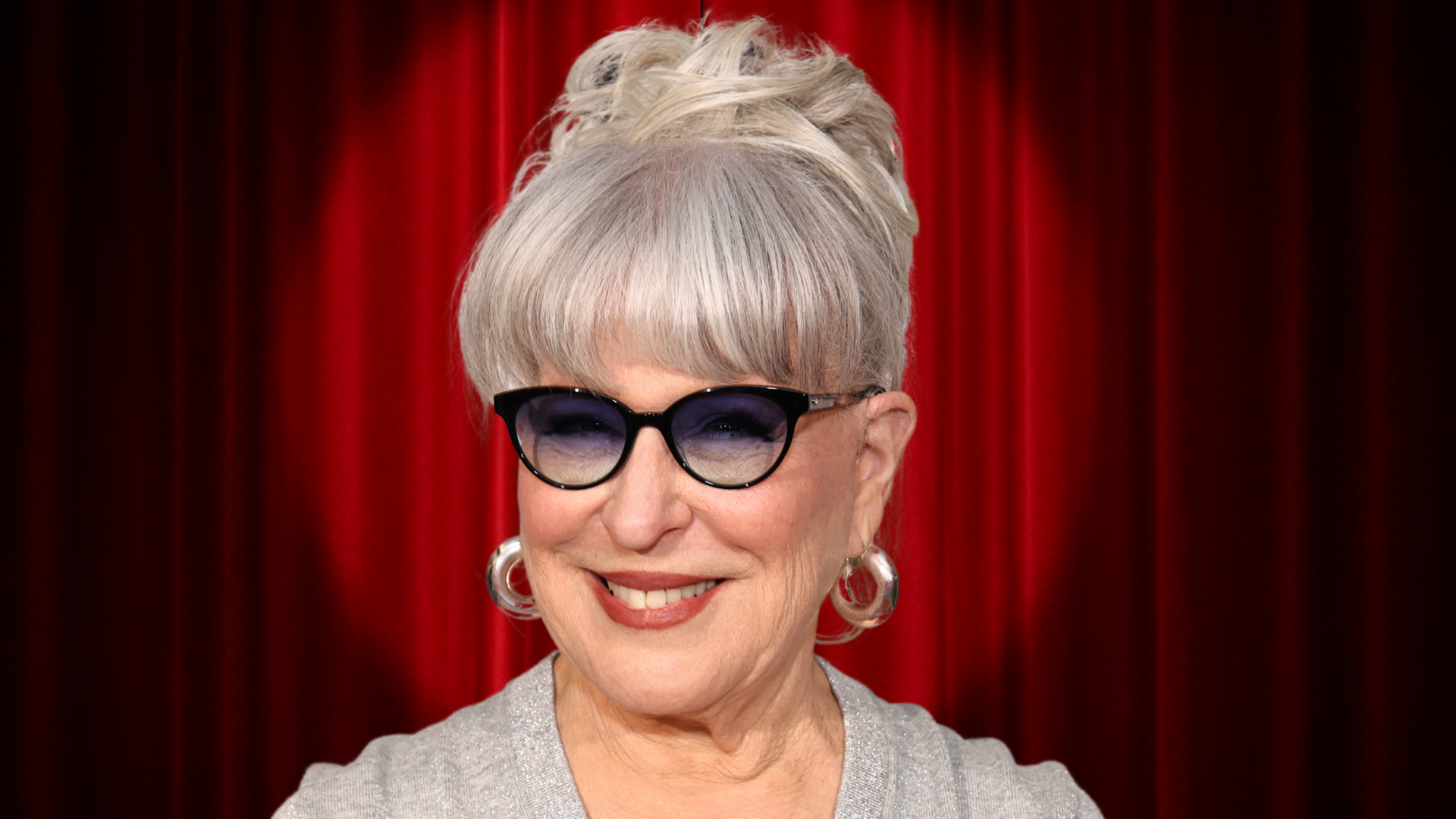 Bette Midler, de 80 anos, faz uma rara apresentação ao vivo