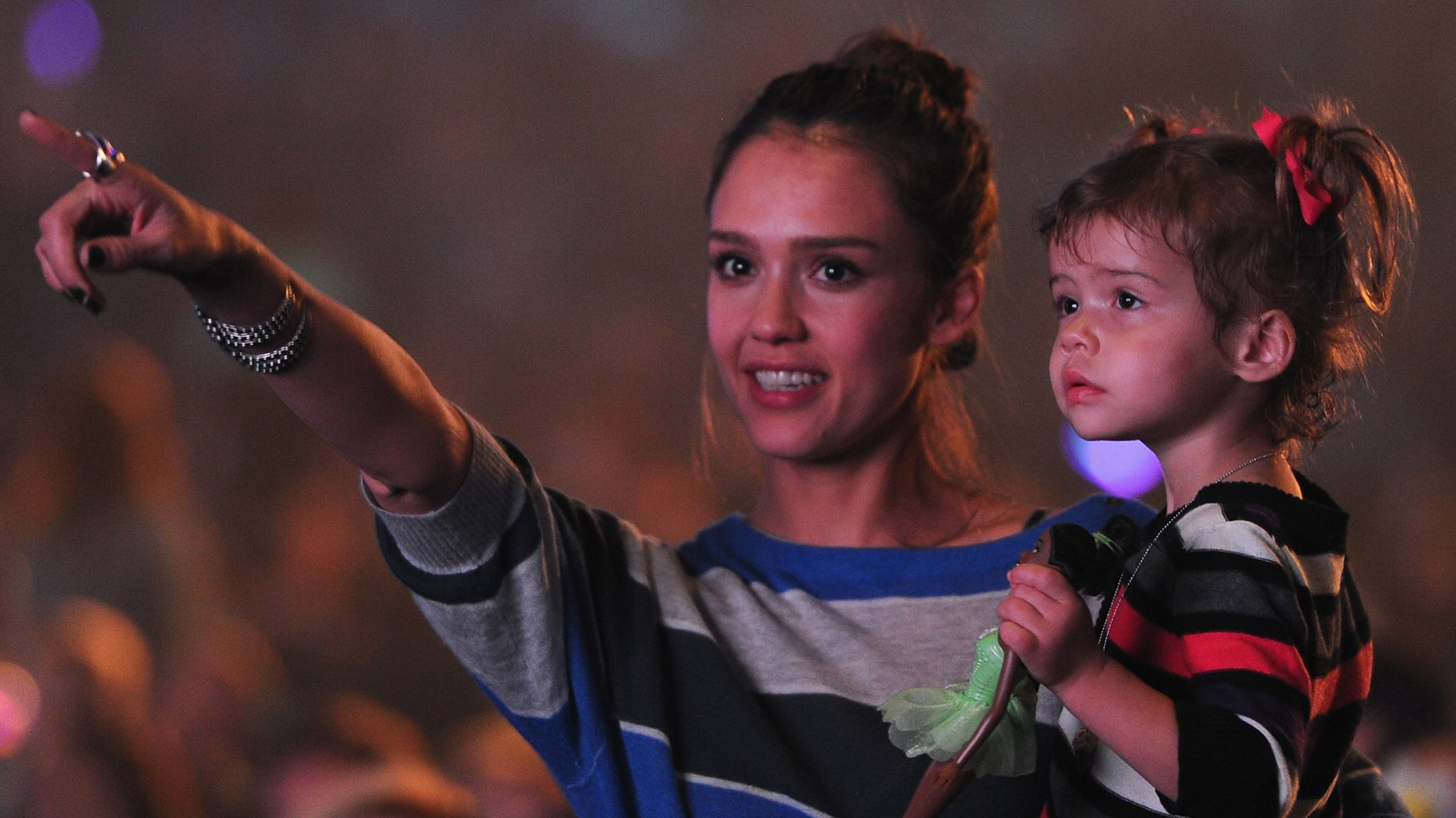 Jessica Alba comemora 18 anos de sua filha