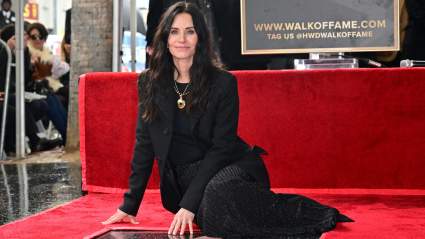 The Iconic Courteney Cox’s Best & Most Beautiful Red Carpet Photos Ever