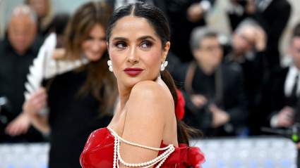 The Beautiful Salma Hayek’s Best & Most Stunning Red Carpet Photos Ever