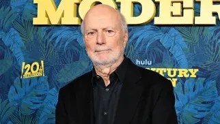 Felicidades, amigos, a lenda da TV por trás de Will e Grace morre aos 85 anos