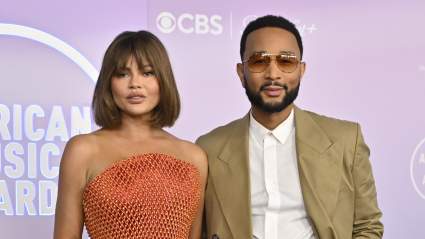 Chrissy Teigen Reveals Her Heartbreaking Reaction to Her Dad’s Sudden Passing
