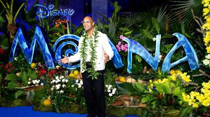 Dwayne ‘The Rock’ Johnson Adorably Interacts With ‘Moana’ Fans in China